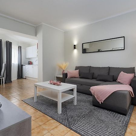 Sunny Flat W/ Balcony & Pool By Lovelystay Portimão Exteriör bild