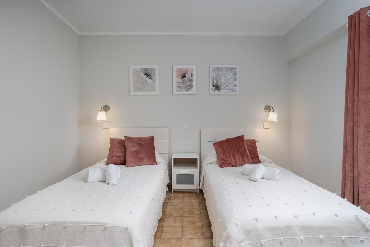 Sunny Flat W/ Balcony & Pool By Lovelystay Portimão Exteriör bild