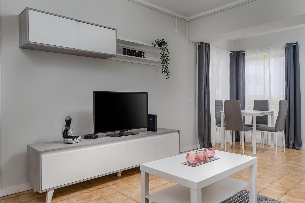 Sunny Flat W/ Balcony & Pool By Lovelystay Portimão Exteriör bild