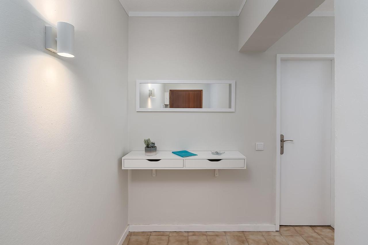 Sunny Flat W/ Balcony & Pool By Lovelystay Portimão Exteriör bild