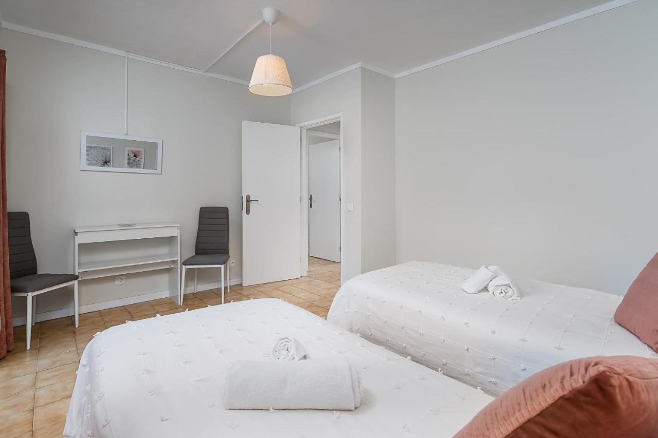 Sunny Flat W/ Balcony & Pool By Lovelystay Portimão Exteriör bild