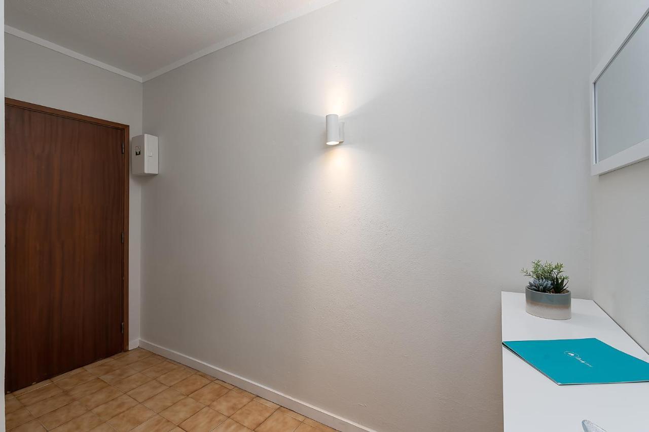 Sunny Flat W/ Balcony & Pool By Lovelystay Portimão Exteriör bild